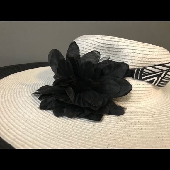 Nine West Outing Hat. π€© - Picture 3 of 3